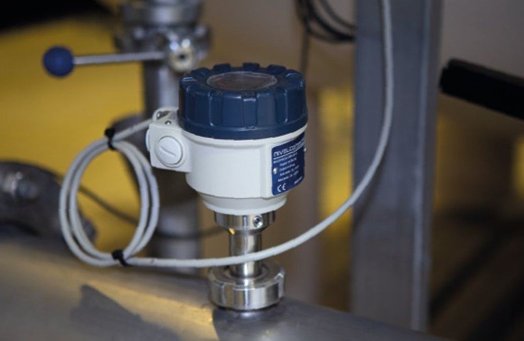 Очистка воды при производстве безалкогольных напитков Кока-Кола с помощью датчиков давления